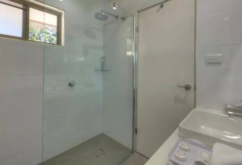 ホテル Barrass's John Bright Motor Inn