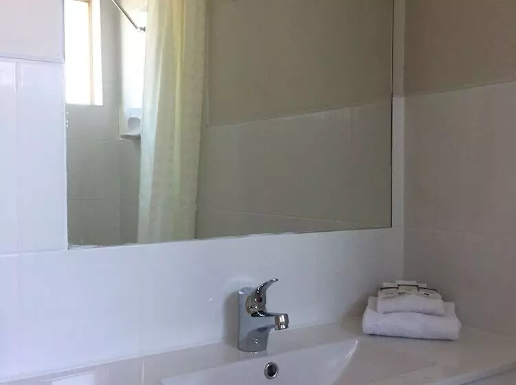 בית מלון כפרי Beachside Motor Inn