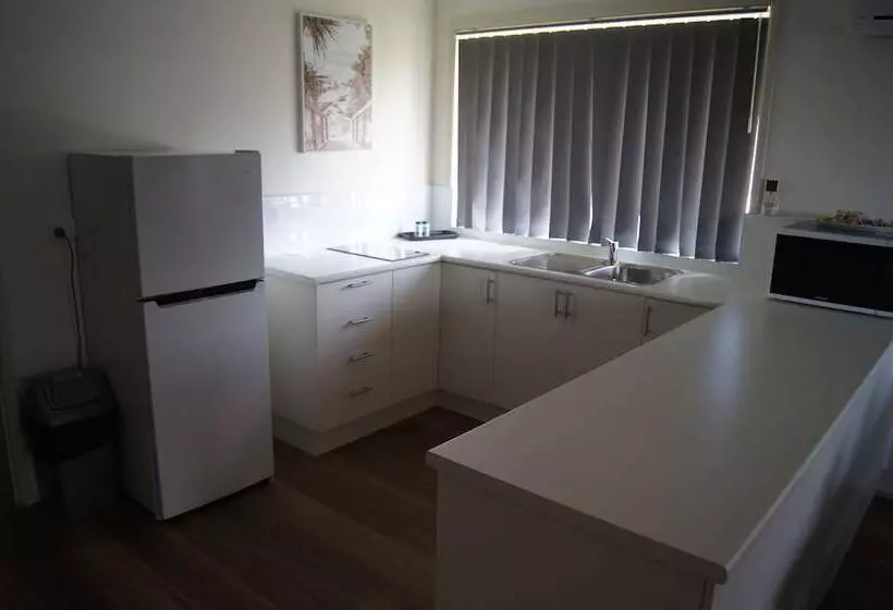 בית מלון כפרי Beachside Motor Inn