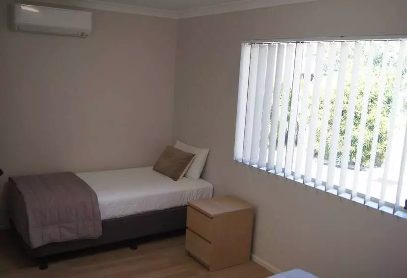 בית מלון כפרי Beachside Motor Inn