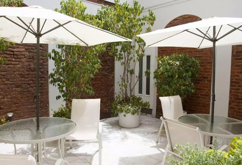 هتل Le Cinque Lusso Recoleta