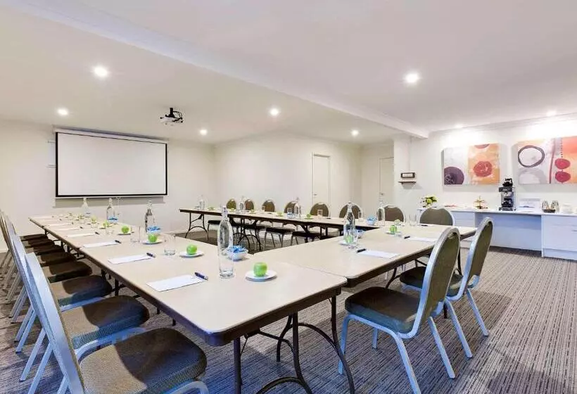 汽车旅馆  Ibis Styles Canberra Tall Trees