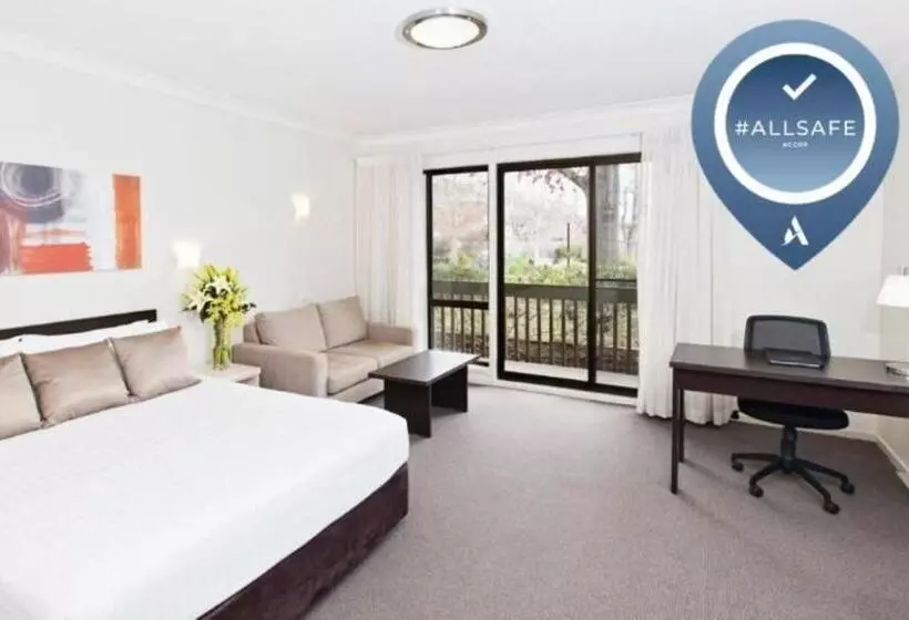 汽车旅馆  Ibis Styles Canberra Tall Trees