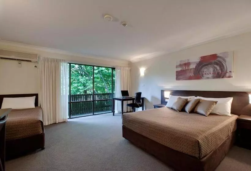 汽车旅馆  Ibis Styles Canberra Tall Trees
