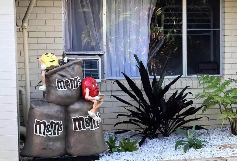 호텔 Bundaberg Coral Villa Motor Inn