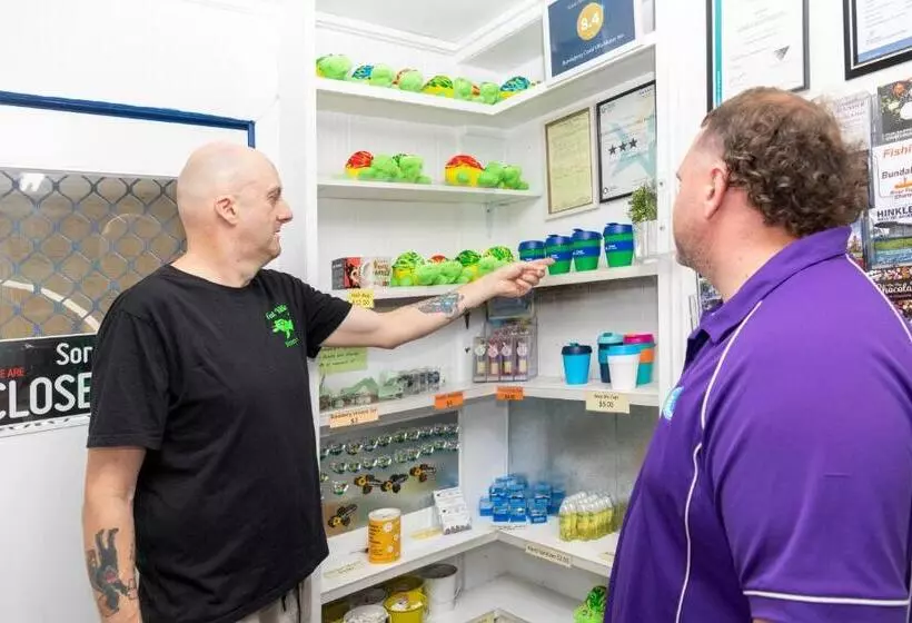 호텔 Bundaberg Coral Villa Motor Inn