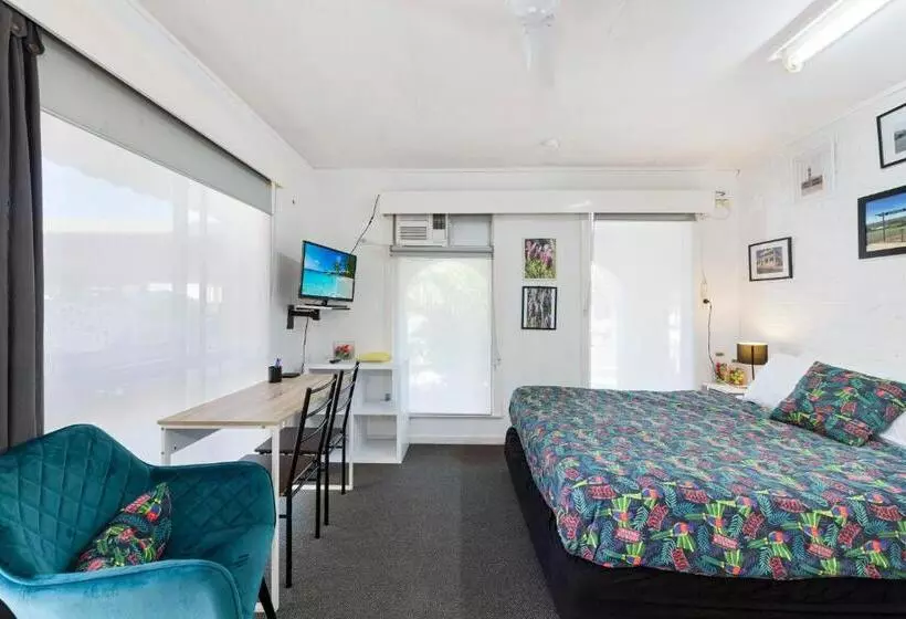 호텔 Bundaberg Coral Villa Motor Inn