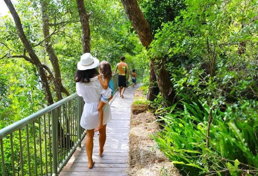 Отель Noosa Crest Resort