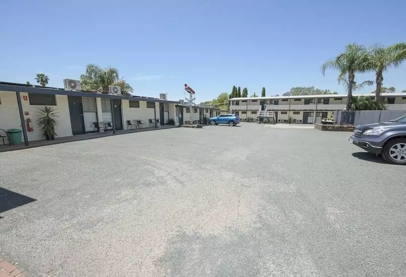 Отель Pioneer Station Motor Inn