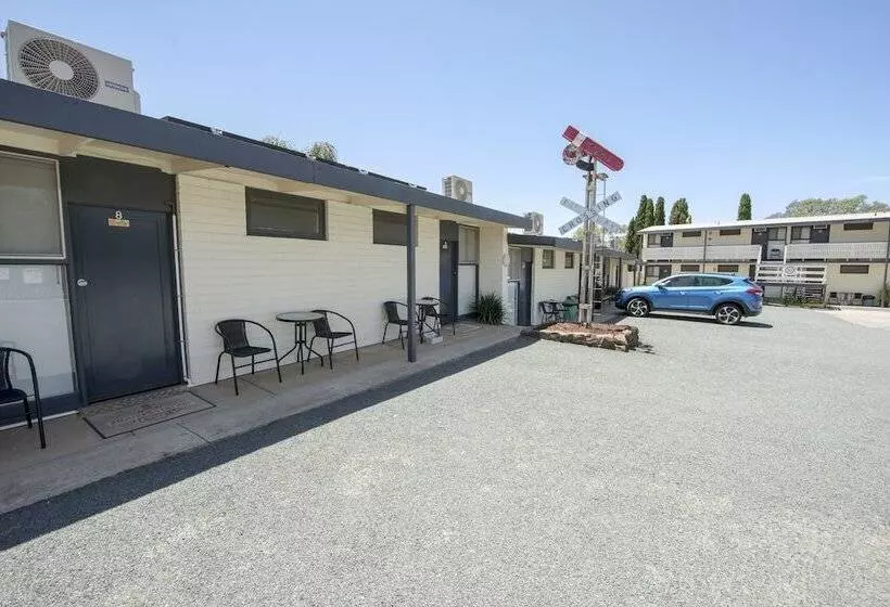 Отель Pioneer Station Motor Inn