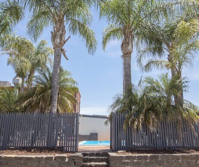 ホテル Pioneer Station Motor Inn