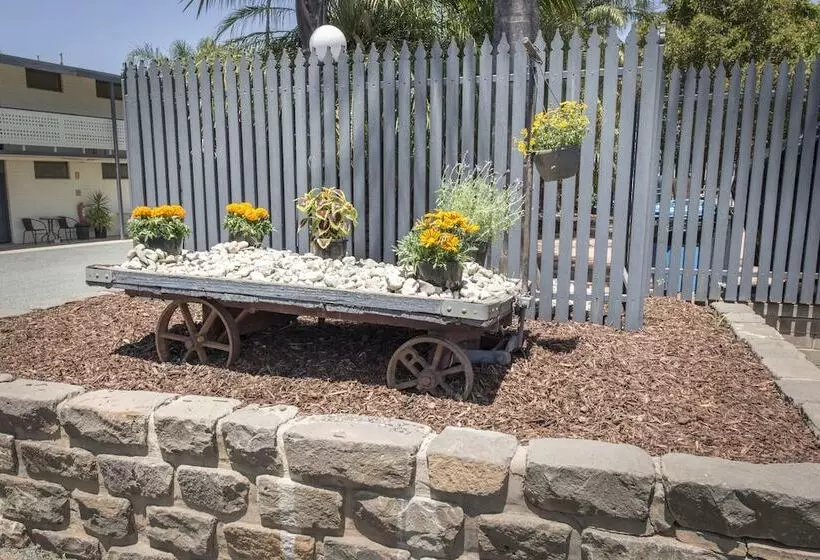 Отель Pioneer Station Motor Inn