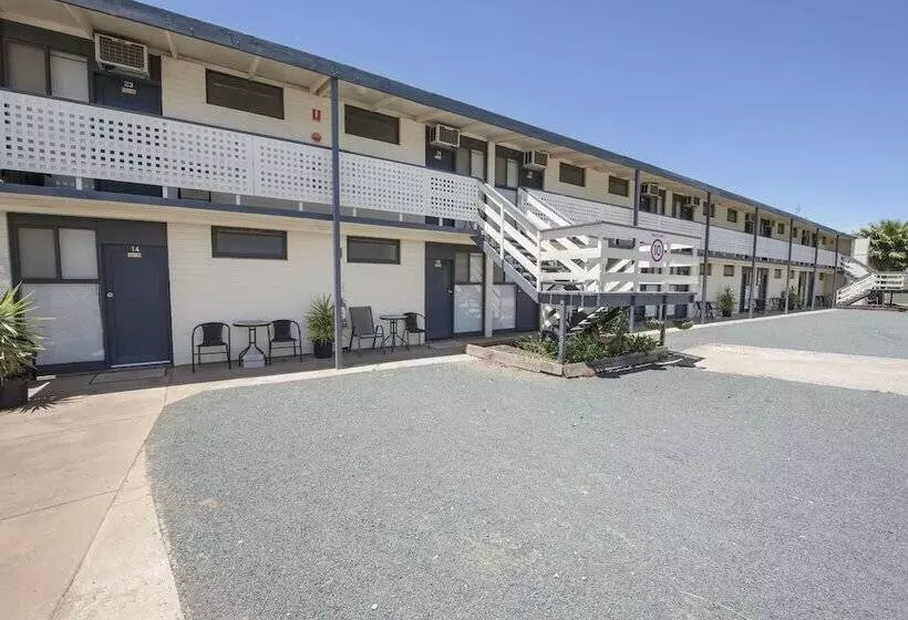 Отель Pioneer Station Motor Inn