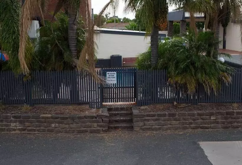 Отель Pioneer Station Motor Inn