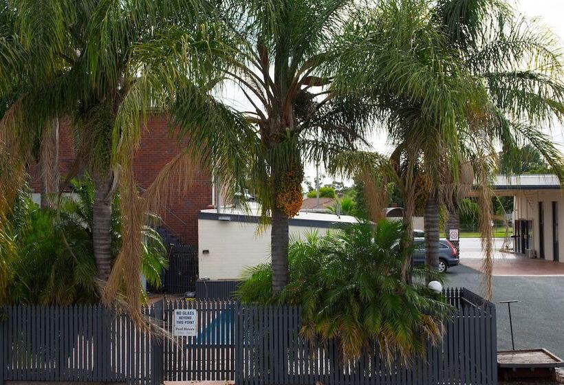 ホテル Pioneer Station Motor Inn