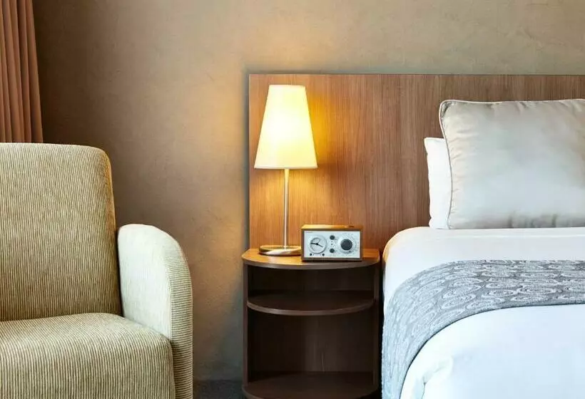 Отель Urban St Leonards