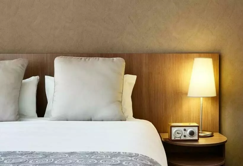 Отель Urban St Leonards