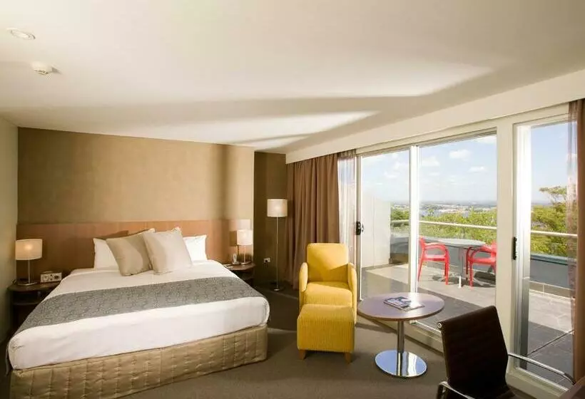 Отель Urban St Leonards