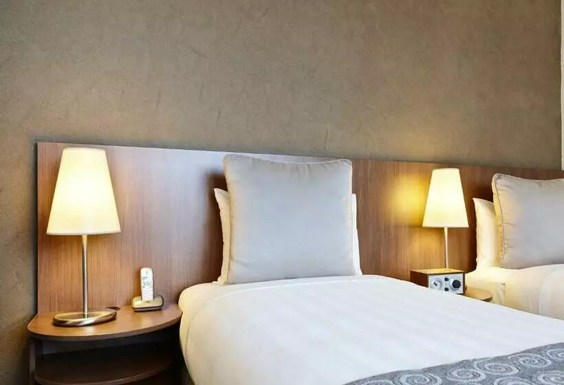 Отель Urban St Leonards