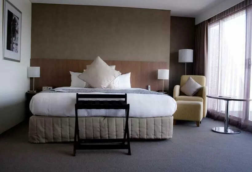 Отель Urban St Leonards