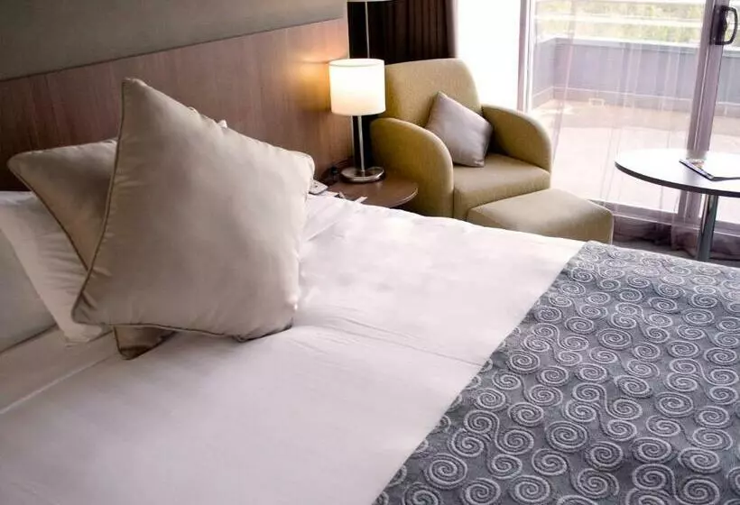 Отель Urban St Leonards