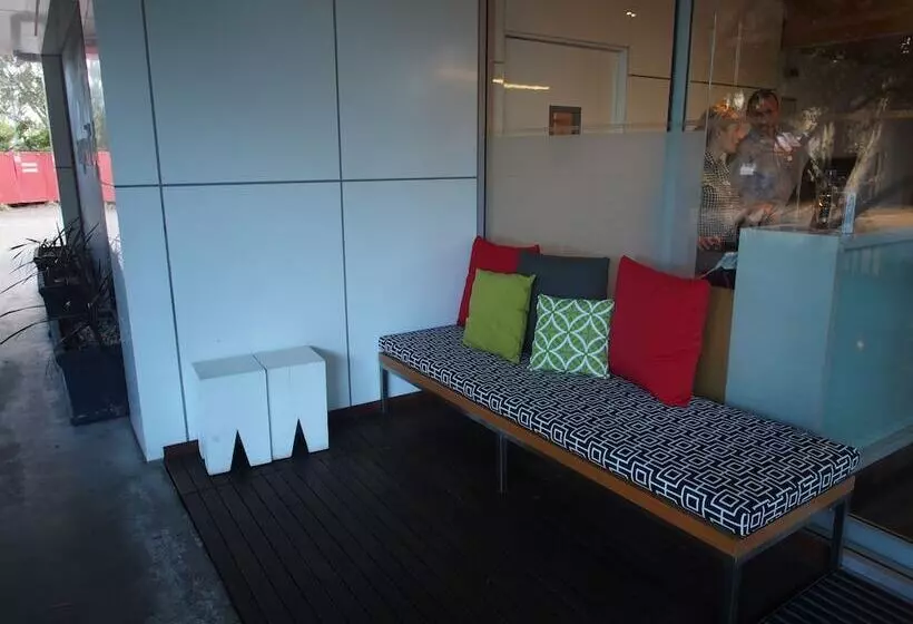 Отель Urban St Leonards