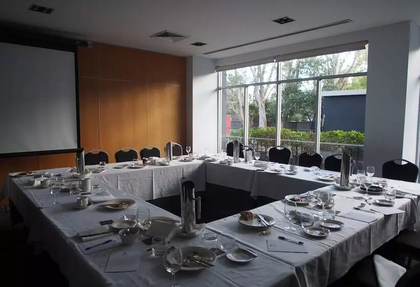 Отель Urban St Leonards