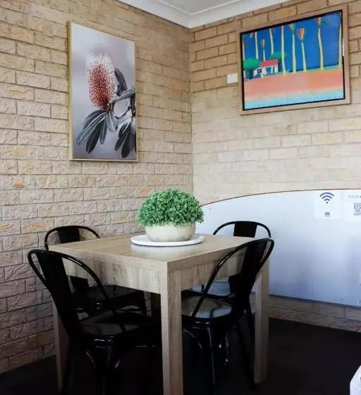 Kennedy Drive Airport Motel