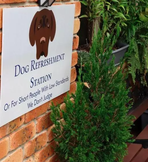 Kennedy Drive Airport Motel