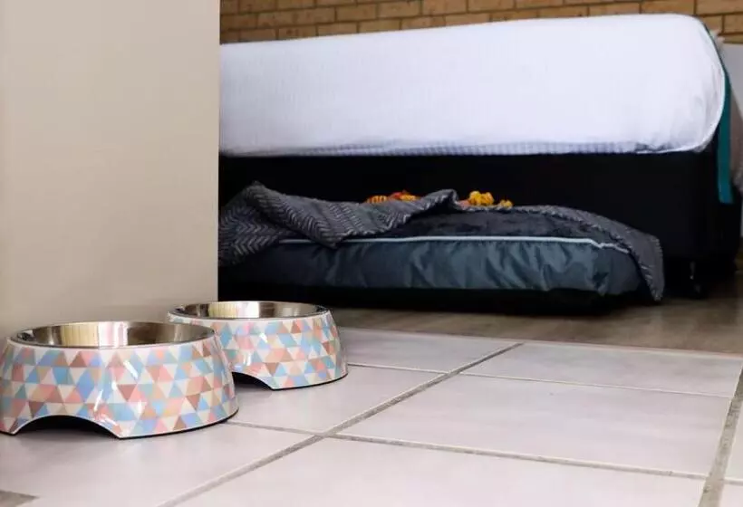 Kennedy Drive Airport Motel