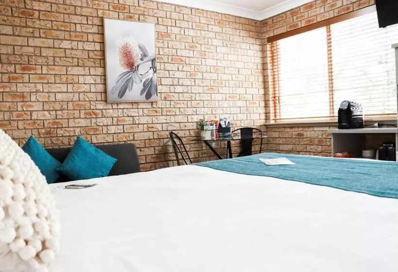 Kennedy Drive Airport Motel