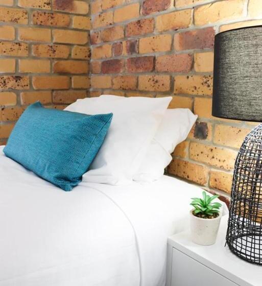 Kennedy Drive Airport Motel