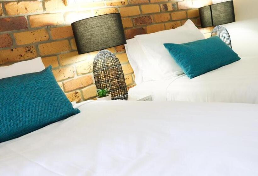 Kennedy Drive Airport Motel