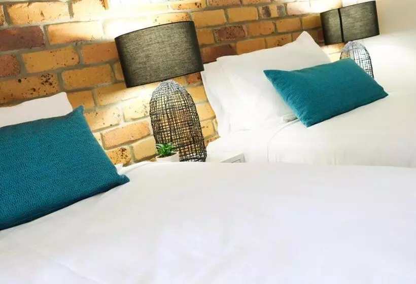 Kennedy Drive Airport Motel