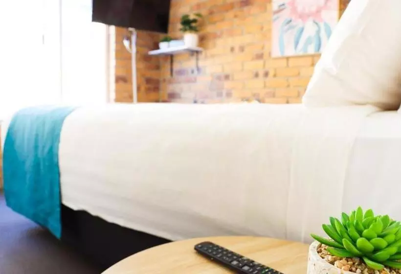 Kennedy Drive Airport Motel