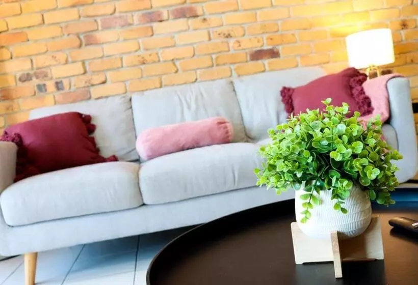 Kennedy Drive Airport Motel