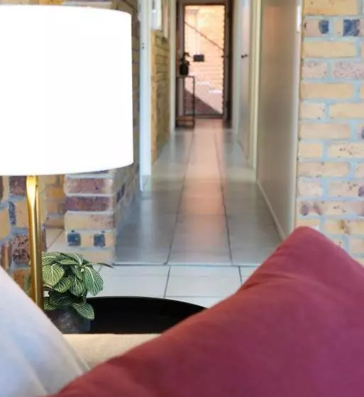 Kennedy Drive Airport Motel