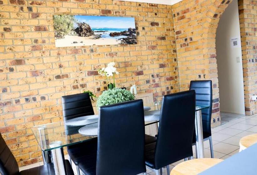 Kennedy Drive Airport Motel