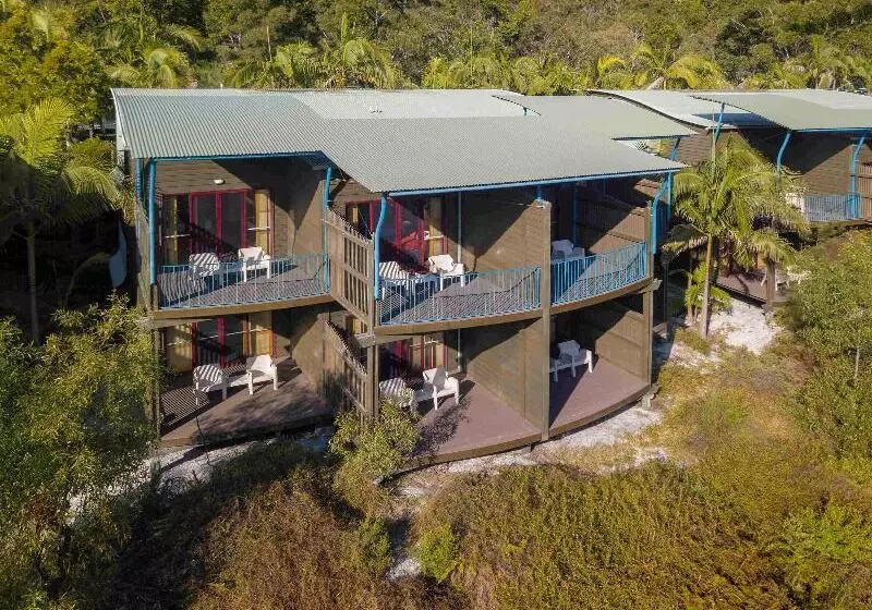 Kingfisher Bay Resort