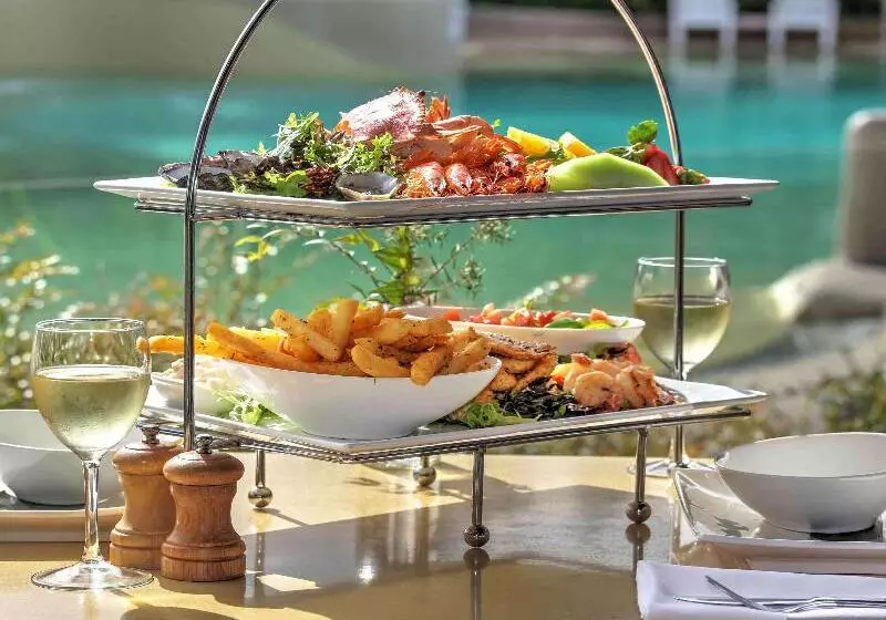 Kingfisher Bay Resort