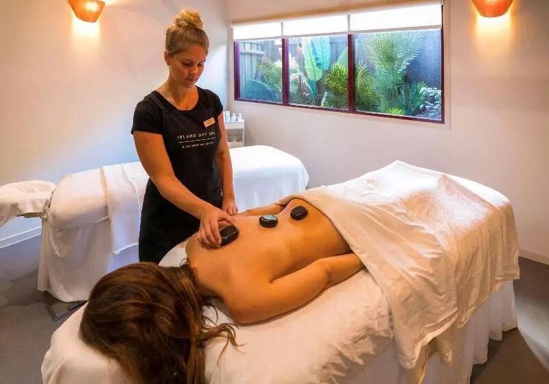 Kingfisher Bay Resort