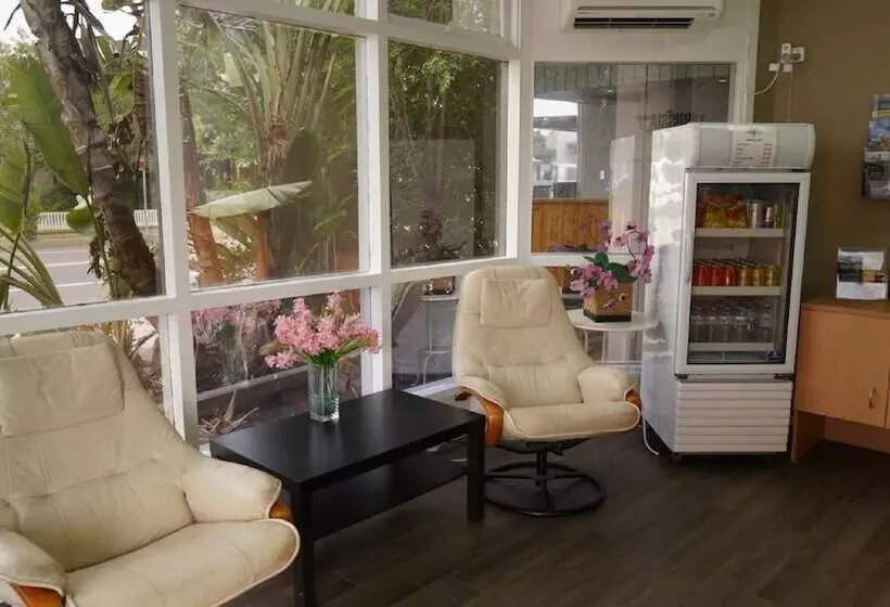 모텔 Country Motor Inn