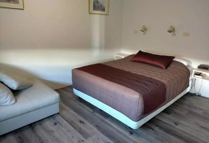 모텔 Country Motor Inn