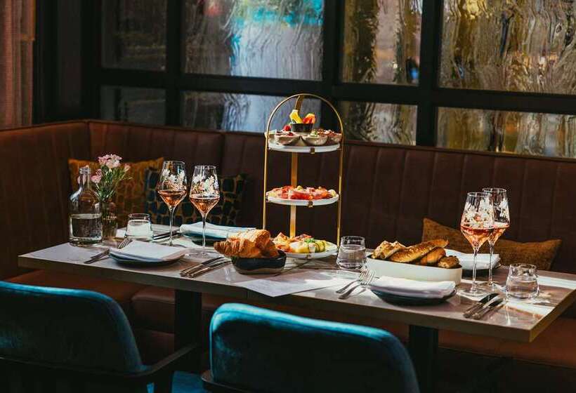 בית מלון כפרי Hilton Vienna Plaza