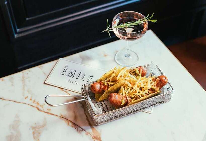 בית מלון כפרי Hilton Vienna Plaza