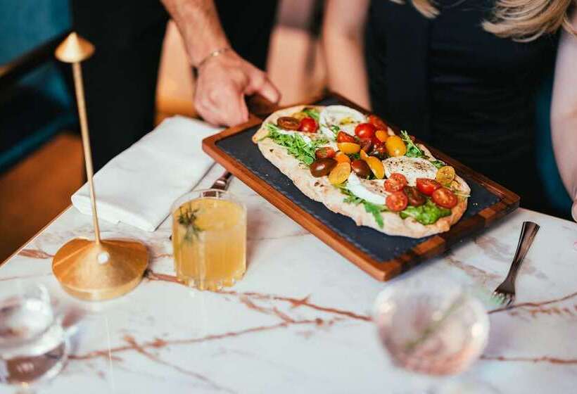 בית מלון כפרי Hilton Vienna Plaza