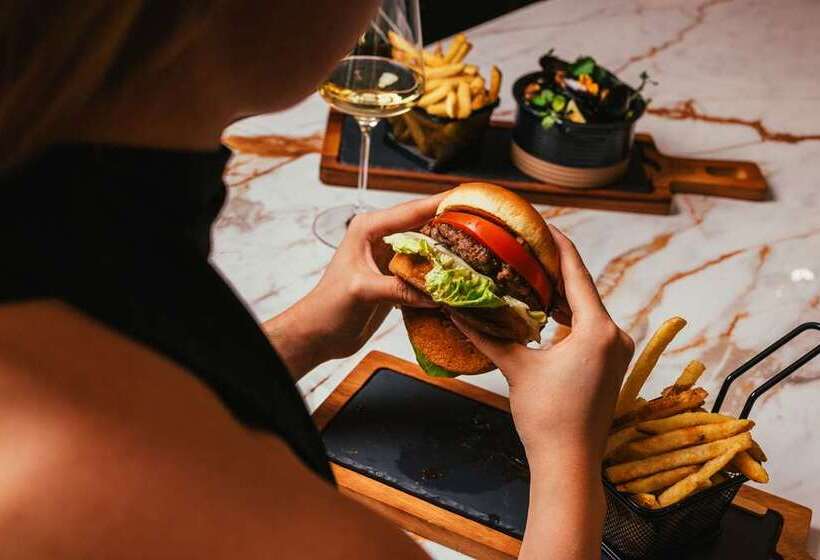 בית מלון כפרי Hilton Vienna Plaza