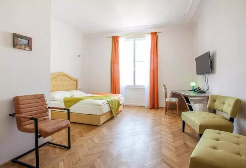 酒店 Pension Museum