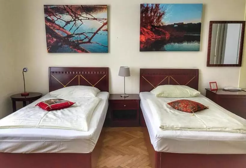 酒店 Pension Museum