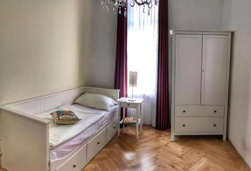 酒店 Pension Museum